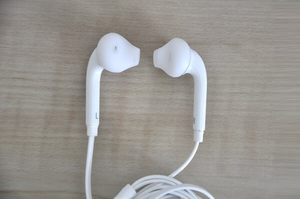 EG920BW Earphones 03