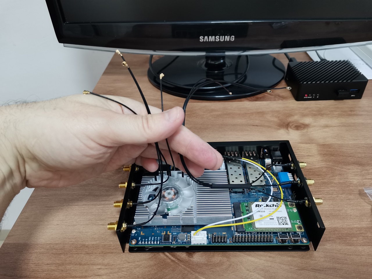 Banana Pi R3 Antennas Inst 2
